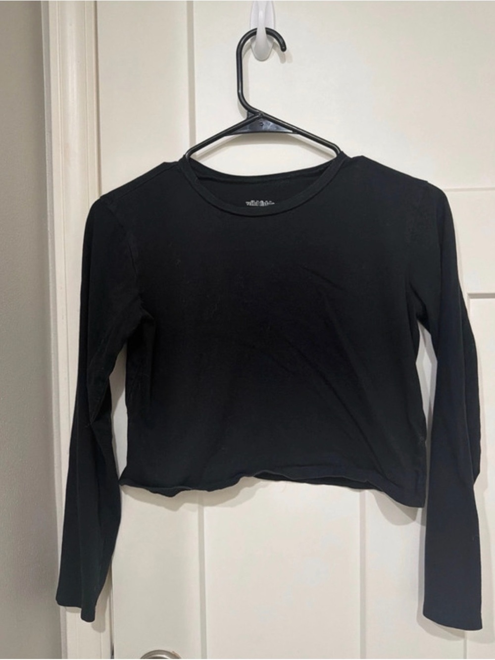 wild fable Black Long-Sleeve Crop Tee